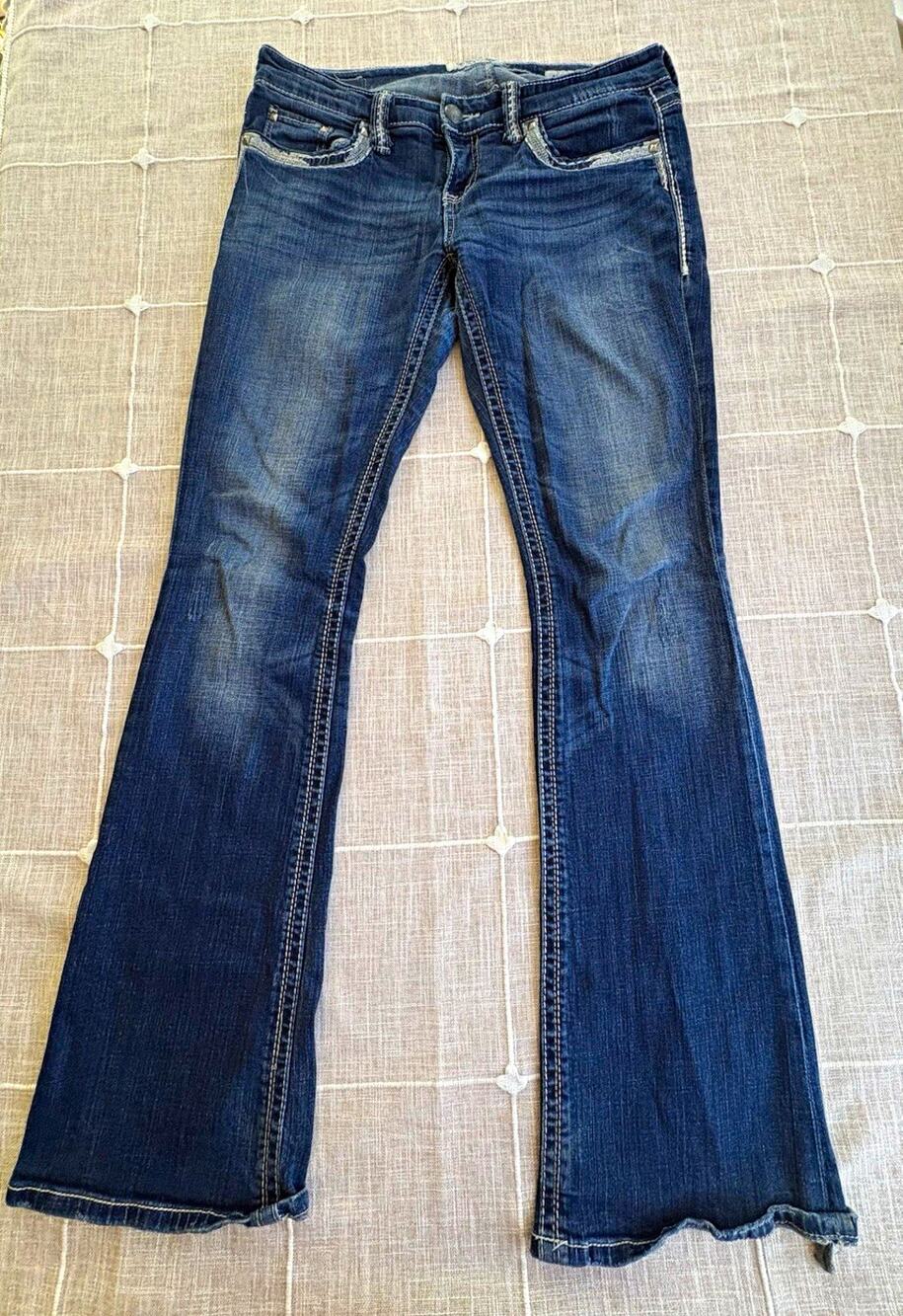 Daytrip Aquarius Flare Women's Medium Wash Blue Denim Studded Jeans Size 31L